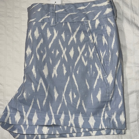 GAP BRAND NEW!! 3 inch inseam shorts - Picture 2 of 6